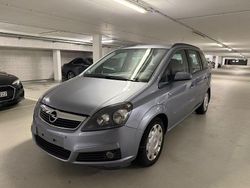 Silber Gebraucht 2005 Opel Zafira Edition Van / Kleinbus | 4.200 € (Fairer Preis)