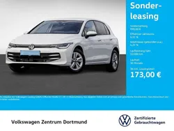 Pure white Gebraucht 2024 VW Golf VIII Life Limousine | 23.002 € (Guter Preis)