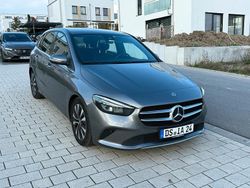 Grau Gebraucht 2022 Mercedes B180 Van / Kleinbus | 17.950 € (Superpreis)
