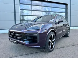 Violett Gebraucht 2024 Porsche Cayenne Turbo E-Hybrid SUV | 174.995 €