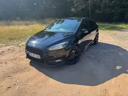 Schwarz Gebraucht 2015 Ford Focus Sport Limousine | 13.950 € (Fairer Preis)