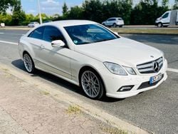 Weiß Gebraucht 2009 Mercedes E500 Avantgarde Coupé | 17.800 € (Fairer Preis)