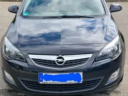 Schwarz Gebraucht 2011 Opel Astra Design Edition Kombi | 3.900 € (Fairer Preis)