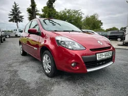 Rot Gebraucht 2010 Renault Clio II Kleinwagen | 2.500 €