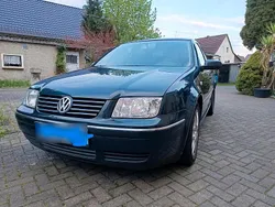 Grün Gebraucht 2002 VW Bora Limousine | 1.200 €