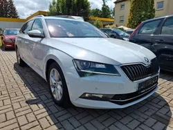 Weiß Gebraucht 2018 Skoda Superb Style Kombi | 16.589 € (Fairer Preis)