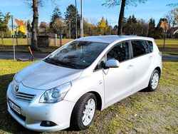 Silber Gebraucht 2010 Toyota Verso Executive Van / Kleinbus | 6.900 € (Etwas zu teuer)