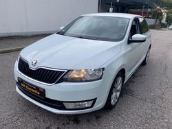 Weiß Gebraucht 2016 Skoda Rapid Joy Kombi | 7.500 € (Fairer Preis)