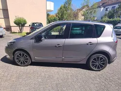 Grau Gebraucht 2014 Renault Scénic III Bose Edition Van / Kleinbus | 9.000 € (Etwas zu teuer)