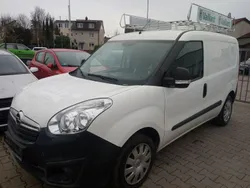 Weiß Gebraucht 2017 Opel Combo Van / Kleinbus | 7.985 € (Guter Preis)