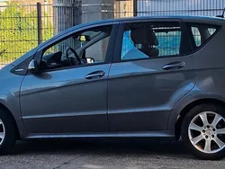 Grau Gebraucht 2011 Mercedes A150 Kleinwagen | 3.000 €