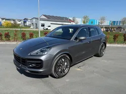 Grau Gebraucht 2019 Porsche Cayenne Turbo SUV | 62.900 €