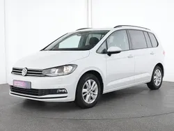 Pure white Gebraucht 2020 VW Touran Comfortline Van / Kleinbus | 23.878 € (Fairer Preis)