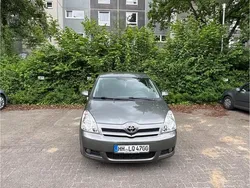 Grau Gebraucht 2007 Toyota Corolla Verso Van / Kleinbus | 3.549 € (Fairer Preis)