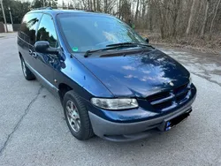 Blau Gebraucht 2000 Chrysler Voyager Van / Kleinbus | 4.900 €