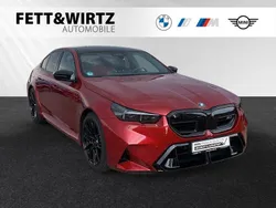 Fire red metallic Gebraucht 2025 BMW M5 Performance Limousine | 128.888 € (Superpreis)
