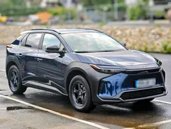 Blau Gebraucht 2023 Toyota bZ4X City SUV | 27.790 € (Superpreis)