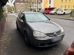 Grau Gebraucht 2006 VW Golf V Kleinwagen | 1.950 € (Fairer Preis)
