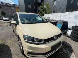 Gelb Gebraucht 2020 VW Touran Van / Kleinbus | 4.999 € (Superpreis)