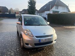 Silber Gebraucht 2012 Daihatsu Sirion Kleinwagen | 4.000 €
