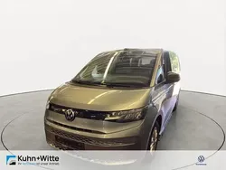 Silber (reflexsilber metallic) Gebraucht 2022 VW T7 Life Van | 41.946 € (Superpreis)