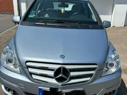 Blau Gebraucht 2009 Mercedes B200 Van / Kleinbus | 8.500 €