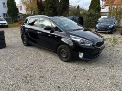 Schwarz Gebraucht 2015 Kia Carens Spirit Van / Kleinbus | 6.900 € (Guter Preis)