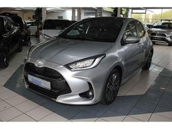 Shimmering silber metallic Gebraucht 2024 Toyota Yaris Hybrid Plus Kleinwagen | 26.990 € (Guter Preis)