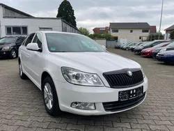 Weiß Gebraucht 2012 Skoda Octavia Ambition Kombi | 2.790 € (Superpreis)