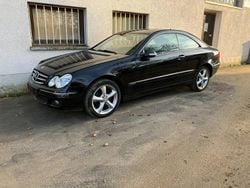 Obsidianschwarz metalliclack Gebraucht 2009 Mercedes CLK200 Avantgarde Coupé | 6.900 € (Superpreis)
