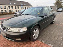 Grün Gebraucht 1998 Opel Vectra Limousine | 1.290 € (Guter Preis)