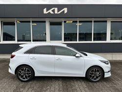 Weiß Neu 2025 Kia Ceed Style Kleinwagen | 24.990 € (Fairer Preis)