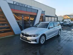Silber Gebraucht 2020 BMW 318 Advantage Kombi | 20.590 € (Fairer Preis)