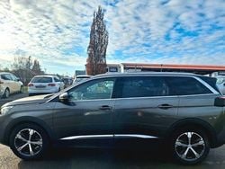 Grün Gebraucht 2019 Peugeot 5008 GT-line Van / Kleinbus | 12.700 € (Fairer Preis)