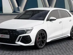 Gletscherweiß metallic Gebraucht 2024 Audi RS3 Sportback Ambiente Kleinwagen | 61.550 € (Etwas zu teuer)