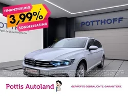 Weiss Gebraucht 2023 VW Passat Elegance Kombi | 28.443 € (Fairer Preis)
