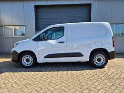 Weiß Gebraucht 2023 Peugeot Partner Van / Kleinbus | 17.490 € (Fairer Preis)