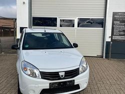 Weiß Gebraucht 2010 Dacia Sandero Kleinwagen | 2.299 €
