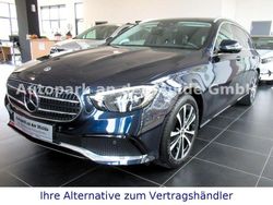 Blau Gebraucht 2022 Mercedes E300 Limousine | 38.490 € (Etwas zu teuer)