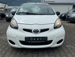Weiß Gebraucht 2010 Toyota Aygo Basis Kleinwagen | 3.450 € (Fairer Preis)