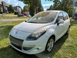 Weiß Gebraucht 2011 Renault Scénic III Dynamique Van / Kleinbus | 3.750 € (Guter Preis)