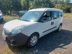 Weiß Gebraucht 2018 Opel Combo Selection Van / Kleinbus | 12.999 €