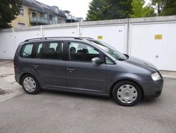 Grau Gebraucht 2006 VW Touran Van / Kleinbus | 3.600 € (Etwas zu teuer)