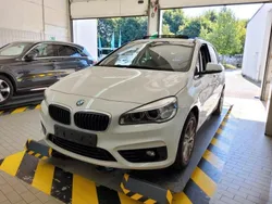 Weiß Gebraucht 2017 BMW 218 Active Tourer Sport Line Van / Kleinbus | 14.489 € (Fairer Preis)