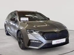 Graphitgrau metallic Gebraucht 2022 Skoda Octavia RS Kombi | 26.290 € (Guter Preis)