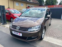 Braun Gebraucht 2011 VW Sharan Comfortline Van / Kleinbus | 13.299 €