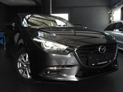 Grau Gebraucht 2017 Mazda 3 Exclusive-Line Limousine | 13.900 € (Fairer Preis)