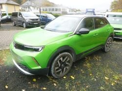 Grün Gebraucht 2022 Opel Mokka-e Elegance SUV | 17.990 € (Fairer Preis)