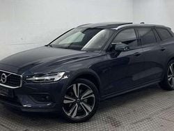 Blau Gebraucht 2022 Volvo V60 CC Kombi | 30.800 € (Superpreis)