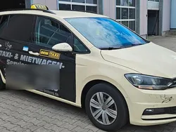 Beige Gebraucht 2023 VW Touran Van / Kleinbus | 19.900 € (Teuer)
